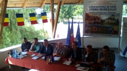Personalităţi marcante din comunităţile româneşti din jurul graniţelor participă la Universitatea de Vară de la Izvorul Mureşului