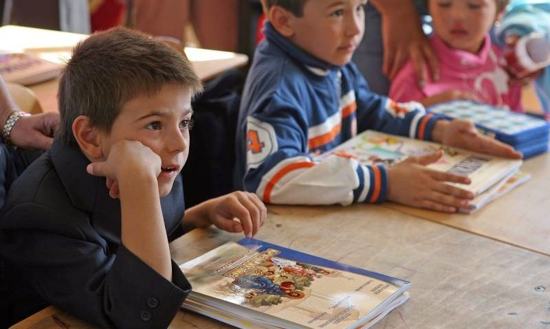 Elevii mureșeni vor primi toate manualele în câteva zile Elevii mureșeni vor primi toate manualele în câteva zile