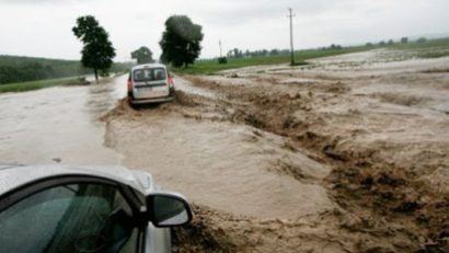 Trafic îngreunat în staţiunea Sinaia din cauza ploii torenţiale