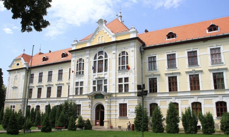 Peste 5 milioane de lei pentru reabilitarea şcolilor din Tîrgu-Mureş Peste 5 milioane de lei pentru reabilitarea şcolilor din Tîrgu-Mureş