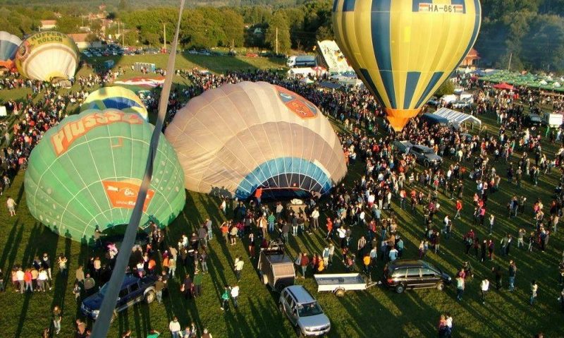 Parada Baloanelor cu Aer Cald, în acest weekend, la Câmpul Cetății Parada Baloanelor cu Aer Cald, în acest weekend, la Câmpul Cetății