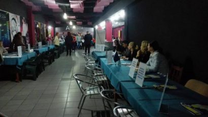 60 de tineri mureșeni s-au angajat astăzi la bursa dedicată absolvenților