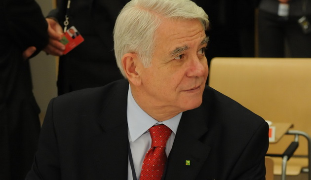 Fostul ministru de Externe, Teodor Meleşcanu, s-a prezentat astăzi la sediul DNA Fostul ministru de Externe, Teodor Meleşcanu, s-a prezentat astăzi la sediul DNA
