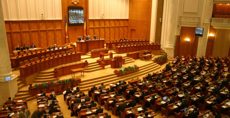 Moţiunea de cenzură va fi citită astăzi în plenul comun al Parlamentului Moţiunea de cenzură va fi citită astăzi în plenul comun al Parlamentului