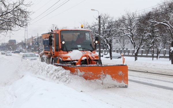 Aproape 3.000 de utilaje vor asigura deszăpezirea pe reţeaua de autostrăzi şi drumuri naţionale în această iarnă Aproape 3.000 de utilaje vor asigura deszăpezirea pe reţeaua de autostrăzi şi drumuri naţionale în această iarnă