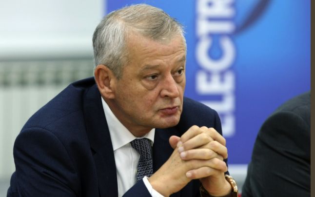 Sorin Oprescu a fost suspendat din funcţia de primar general Sorin Oprescu a fost suspendat din funcţia de primar general