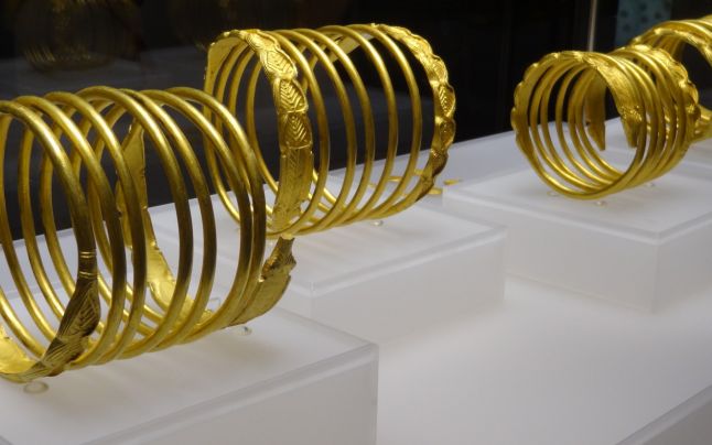 Peste 4500 de persoane au vizitat expoziţia itinerantă „Aurul şi argintul antic al României”