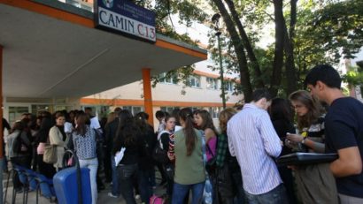 Aproape un sfert dintre studenţii universităţilor de stat nu pot beneficia de un loc de cazare în cămin