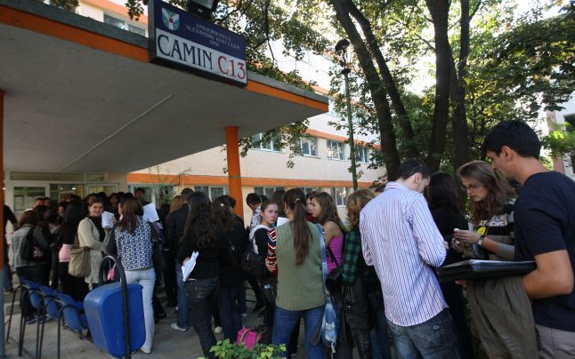 Aproape un sfert dintre studenţii universităţilor de stat nu pot beneficia de un loc de cazare în cămin Aproape un sfert dintre studenţii universităţilor de stat nu pot beneficia de un loc de cazare în cămin