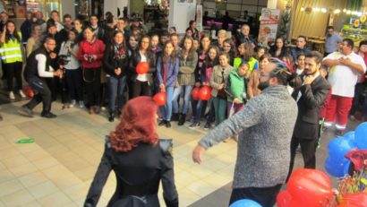 250 de copii din Tîrgu-Mureș au învățat, pe ritmuri muzicale, să acorde primul ajutor