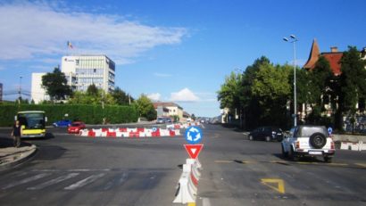 Șoferii sunt nemulțumiți de sensul giratoriu de la Cocoșul de Aur