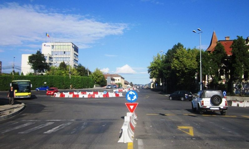 Șoferii sunt nemulțumiți de sensul giratoriu de la Cocoșul de Aur Șoferii sunt nemulțumiți de sensul giratoriu de la Cocoșul de Aur