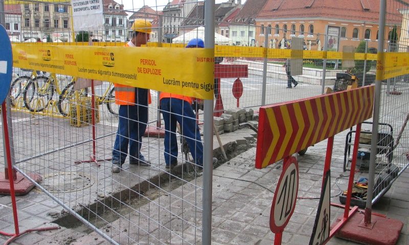 Lucrările din Piaţa Sfatului din Brașov se apropie de final Lucrările din Piaţa Sfatului din Brașov se apropie de final