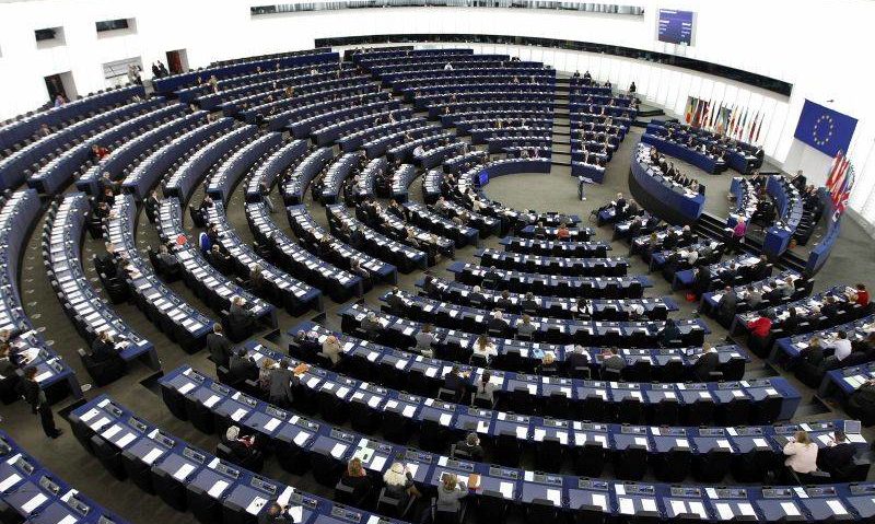 Parlamentul European a aprobat în procedură de urgenţă propunerea Comisiei de redistribuire a migranţilor Parlamentul European a aprobat în procedură de urgenţă propunerea Comisiei de redistribuire a migranţilor