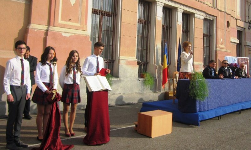 Colegiul Național ”Papiu” din Tîrgu-Mureș și-a deschis porțile pentru a 96-a oară Colegiul Național ”Papiu” din Tîrgu-Mureș și-a deschis porțile pentru a 96-a oară