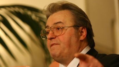 Sicriul cu trupul neînsuflețit a lui Corneliu Vadim Tudor nu va fi adus la Parlament