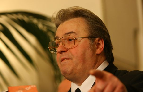 Sicriul cu trupul neînsuflețit a lui Corneliu Vadim Tudor nu va fi adus la Parlament Sicriul cu trupul neînsuflețit a lui Corneliu Vadim Tudor nu va fi adus la Parlament