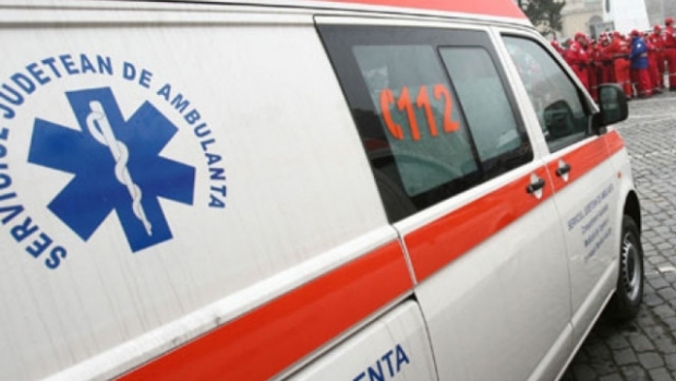 Un bărbat în vârstă de 37 de ani a căzut, azi, de la etajul unui complex comercial din centrul municipiului Sfântu Gheorghe Un bărbat în vârstă de 37 de ani a căzut, azi, de la etajul unui complex comercial din centrul municipiului Sfântu Gheorghe