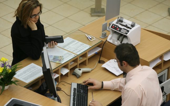Tot mai mulți mureșeni apelează la protecția consumatorilor în relația cu băncile Tot mai mulți mureșeni apelează la protecția consumatorilor în relația cu băncile
