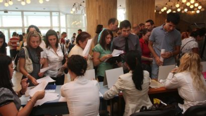 Bursă a locurilor de muncă pentru absolvenţii brașoveni