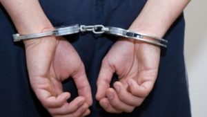 Cinci tineri, cercetați pentru acte de violență, furt și tulburarea ordinii și liniștii publice