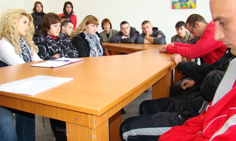 Elevii tîrgumureşeni învaţă de la deţinuţi cum să rămână în libertate Elevii tîrgumureşeni învaţă de la deţinuţi cum să rămână în libertate
