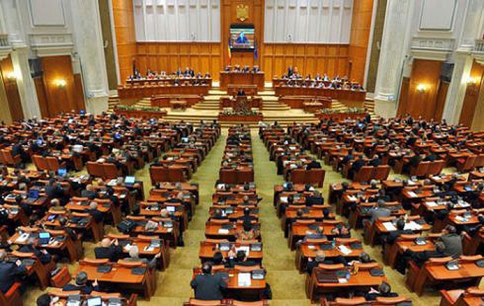Parlamentul se reuneşte în şedinţă comună la ora 14,30 pentru proiectul privind pensiile parlamentarilor