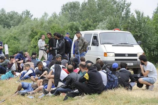 Între 2.500 şi 3.000 de imigranţi au ajuns în Austria din Ungaria Între 2.500 şi 3.000 de imigranţi au ajuns în Austria din Ungaria