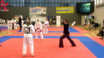 Peste 700 de sportivi la Cupa României la karate de la Braşov
