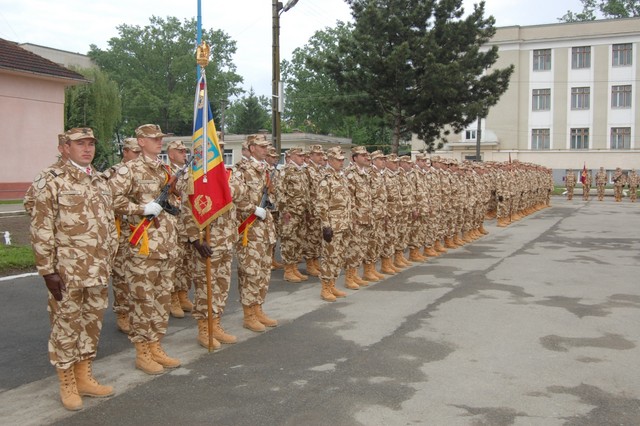 Trei militari români au fost răniţi uşor în această dimineaţă, în Afganistan, după explozia unei maşini-capcană Trei militari români au fost răniţi uşor în această dimineaţă, în Afganistan, după explozia unei maşini-capcană