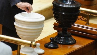 Reacții ale parlamentarilor mureșeni după respingerea moțiunii