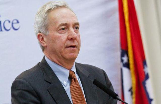 Noul ambasador al Statelor Unite ale Americii în România, Hans Klemm, îşi va prezenta în această seară scrisorile de acreditare preşedintelui Klaus Iohannis Noul ambasador al Statelor Unite ale Americii în România, Hans Klemm, îşi va prezenta în această seară scrisorile de acreditare preşedintelui Klaus Iohannis