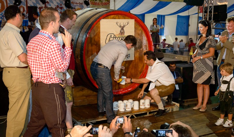Fanfare, cârnați și bere, la cea de-a VII-a ediție a Oktoberfest, de la Brașov Fanfare, cârnați și bere, la cea de-a VII-a ediție a Oktoberfest, de la Brașov