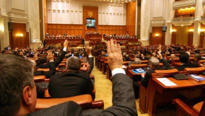 Moţiunea de cenzură la adresa Guvernului a fost citită astăzi, în plenul reunit al Parlamentului