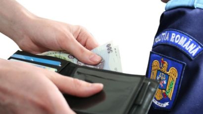 Mită de 1.000 de euro, refuzată de un poliţist din Mureș