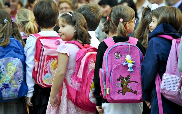 Toţi bobocii din Covasna primesc „Primul Ghiozdan” Toţi bobocii din Covasna primesc „Primul Ghiozdan”