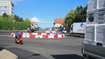 Noul sens giratoriu de la Cocoșul de Aur depinde de cele de pe strada Cuza Vodă