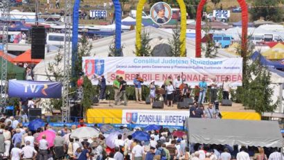 Câteva mii de persoane sunt aşteptate, duminică, la Serbările Naţionale de la Ţebea