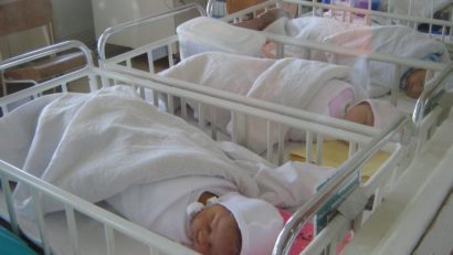 Jumătate dintre maternitățile din România ar trebui reorganizate