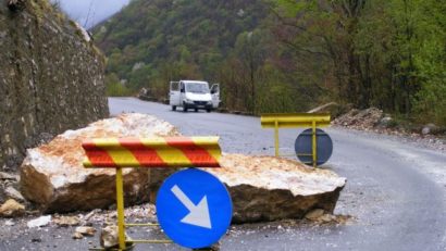 Circulație rutieră oprită pe DN7 Râmnicu Vâlcea – Sibiu