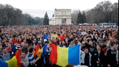 Mii de oameni au protestat la Chişinău