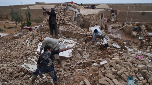 Sinistraţii, în urma cutremurului din Afganistan şi Pakistan, în pericol din cauza frigului şi a insecurităţii Sinistraţii, în urma cutremurului din Afganistan şi Pakistan, în pericol din cauza frigului şi a insecurităţii