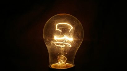 Aproape 40 de localităţi din judeţele Suceava şi Neamţ au probleme cu furnizarea curentului electric