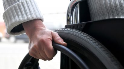 Probleme la trecerea străzilor și la intrarea în instituții, pentru persoanele cu handicap din Tîrgu-Mureș