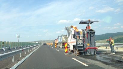 Peste 200 de metri din autostrada Orăştie-Sibiu trebuie reconstruiţi