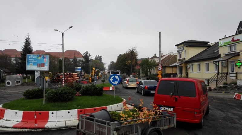 Tg.mureșenii sunt disperați de felul cum se circulă în oraș Tg.mureșenii sunt disperați de felul cum se circulă în oraș