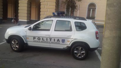 Autoturismul Poliţiei Locale Odorheiu Secuiesc a fost inscripţionat şi în română