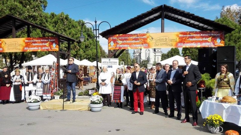 Târg de artă meșteșugărească, în centrul Tîrgu-Mureșului Târg de artă meșteșugărească, în centrul Tîrgu-Mureșului
