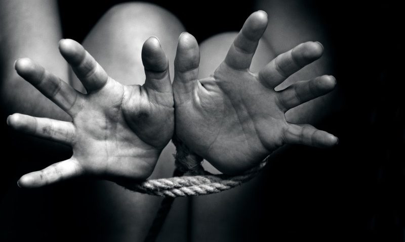 5 persoane acuzate de trafic de persoane și minori în Mureș 5 persoane acuzate de trafic de persoane și minori în Mureș