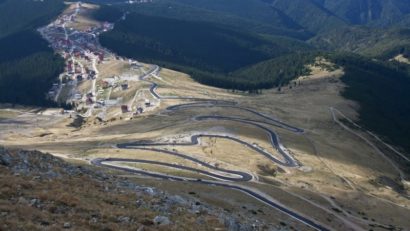 Traficul pe DN 67C Transalpina a fost reluat aseară pe un fir